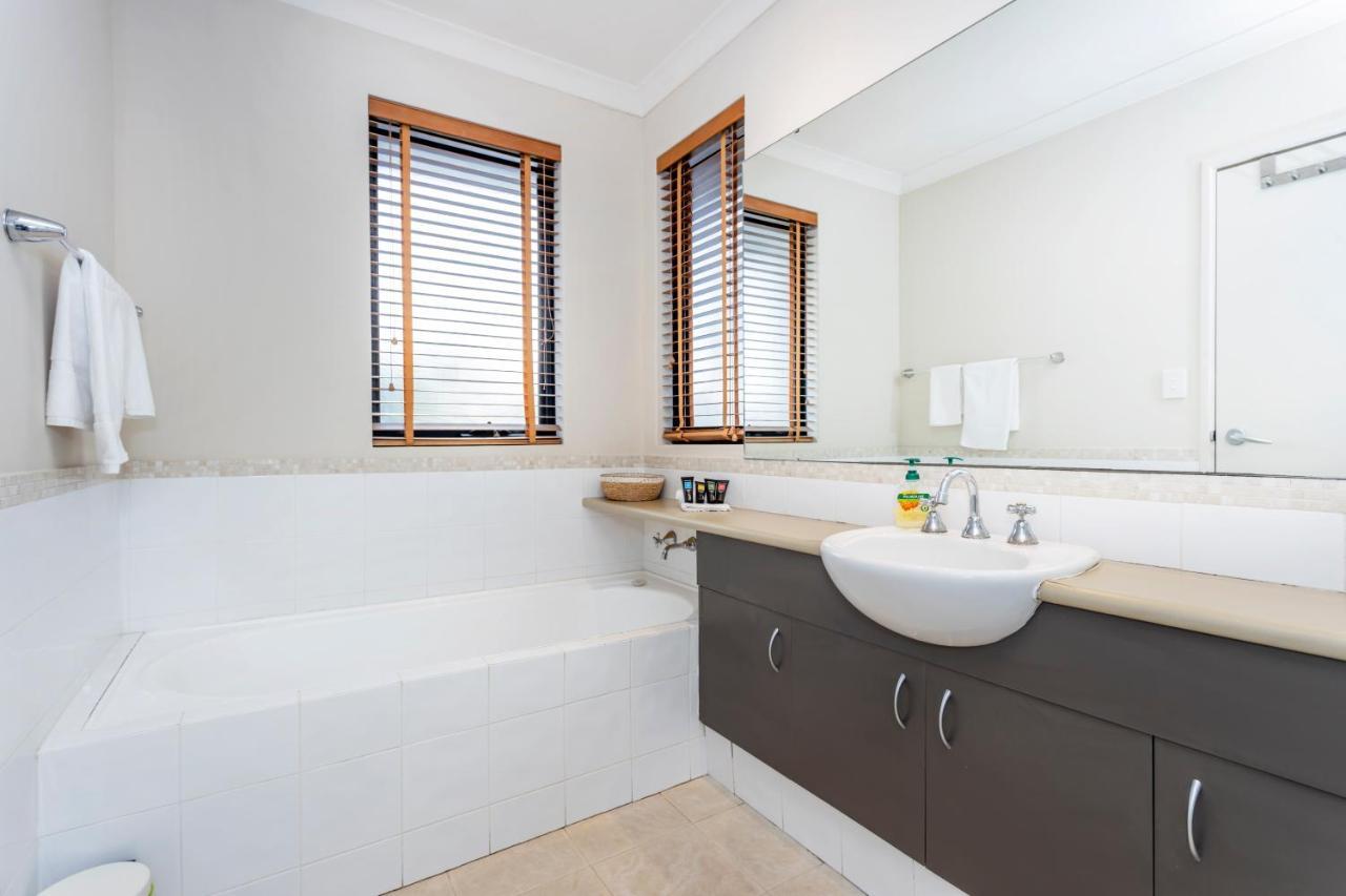 Coode Street Townhouse - Executive Escapes Villa Perth Bagian luar foto
